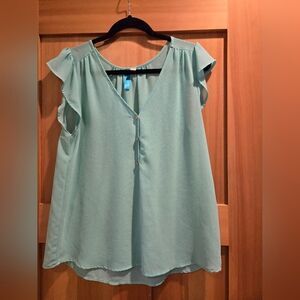 Elegant Mint Green Women's Top Size: M